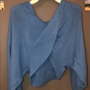 Blue knot cropped sweater